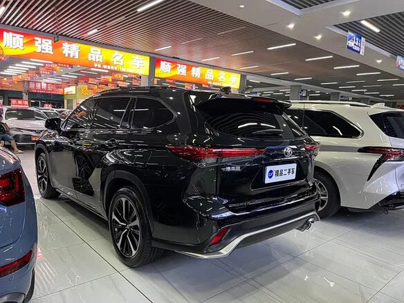 2022 Toyota Crown Kluger, чёрный, 5006700 рублей - вид 19