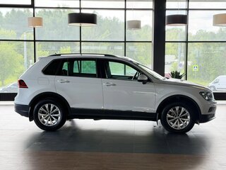 2017 Volkswagen Tiguan II, белый, 1880000 рублей, вид 4