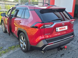 2022 Toyota RAV4 V (XA50), красный, 4290000 рублей, вид 4