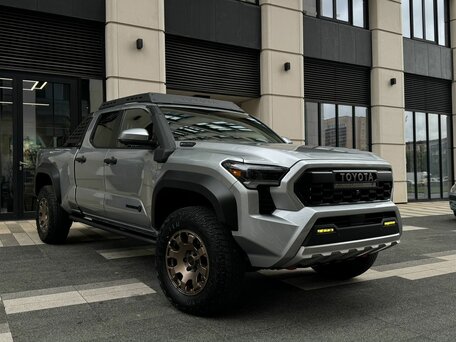 Toyota Tacoma IV