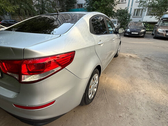 2015 Kia Rio III Рестайлинг, серый - вид 2