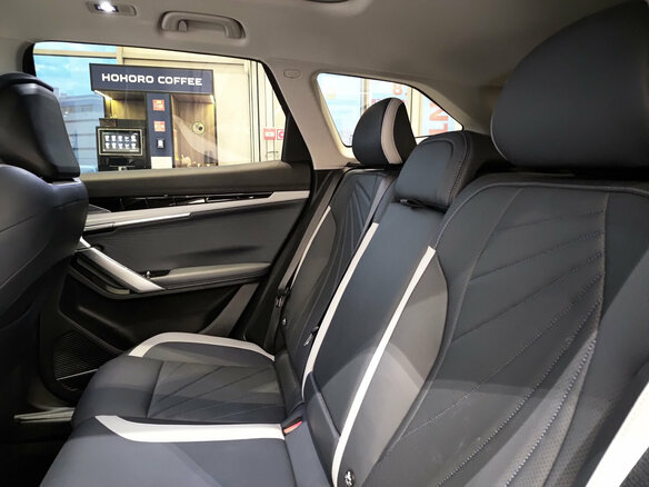 2024 Geely Atlas II, чёрный, 3100000 рублей - вид 11