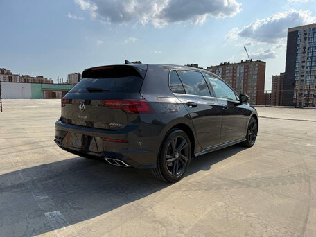 2023 Volkswagen Golf VIII, чёрный, 2150000 рублей, вид 5
