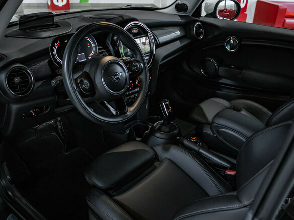 2020 Mini Hatch Cooper III (F55/F56) Рестайлинг, зелёный, 2625000 рублей - вид 11