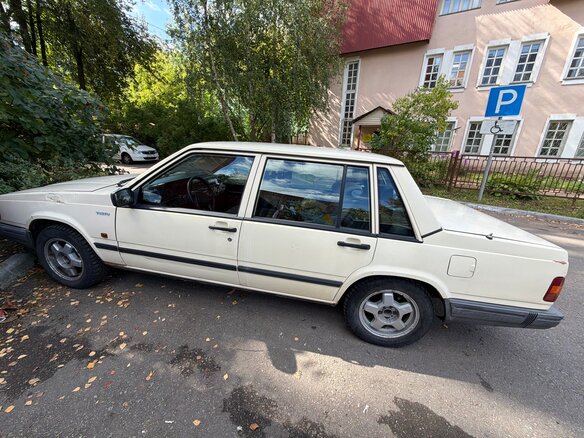 1990 Volvo 740, бежевый - вид 1