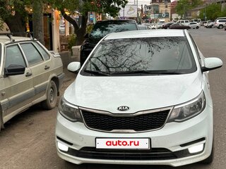2017 Kia Rio III Рестайлинг, белый, 590000 рублей, вид 4
