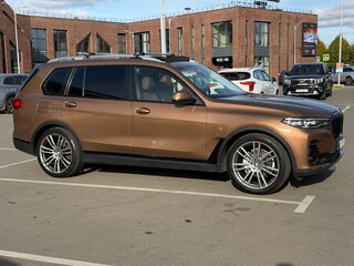 2020 BMW X7 30d I (G07), золотистый, 5550000 рублей, вид 2