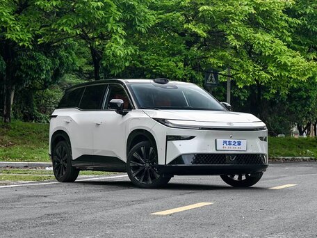 2026 Toyota bZ3X 67.9 kWh, белый, 3400000 рублей, вид 3