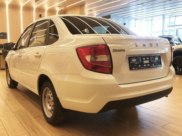 2026 Lada (ВАЗ) Granta I Рестайлинг, белый - вид 5