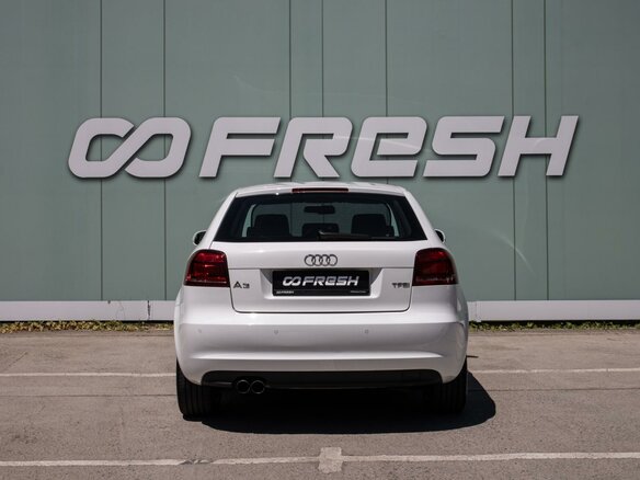 2011 Audi A3 II (8P) Рестайлинг 2, белый - вид 3