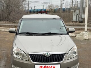 2013 Skoda Fabia II Рестайлинг, бежевый, 600000 рублей, вид 2