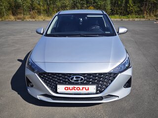 2020 Hyundai Solaris II Рестайлинг, серебристый, 1850000 рублей, вид 2