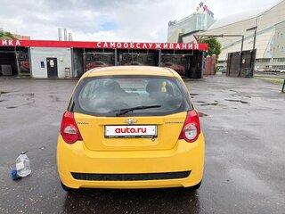 2009 Chevrolet Aveo I Рестайлинг, жёлтый, 310000 рублей, вид 3