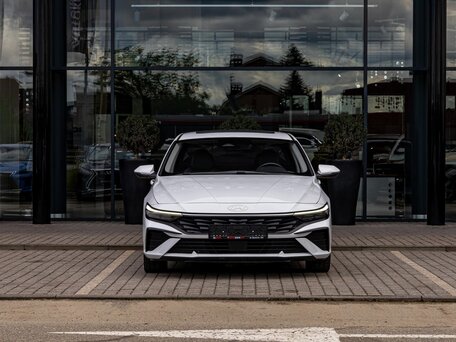 2023 Hyundai Elantra VII (CN7) Рестайлинг, белый, 1625000 рублей, вид 2