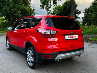 2017 Ford Kuga II Рестайлинг, красный, 1240000 рублей, вид 4