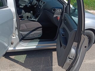 2010 Ford Focus II Рестайлинг, серебристый, 570000 рублей, вид 5
