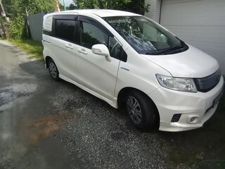 2011 Honda Freed Spike I Рестайлинг, белый, 1100000 рублей, вид 2