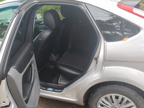 2010 Ford Focus II Рестайлинг, серебристый, 340000 рублей - вид 12