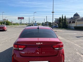2021 Kia Rio IV Рестайлинг, красный, 1600000 рублей, вид 4