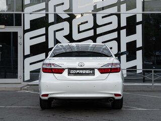 2015 Toyota Camry VII (XV50) Рестайлинг, белый, 2035000 рублей, вид 4