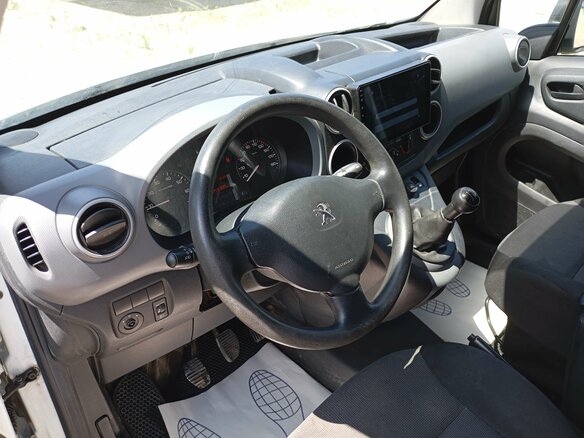 2017 Peugeot Partner, белый, 1070000 рублей - вид 5