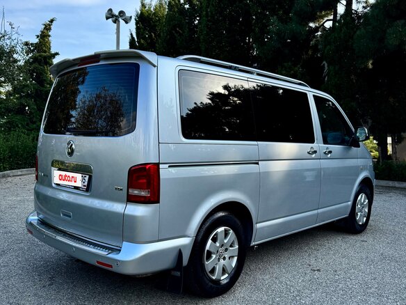 2010 Volkswagen Caravelle T5 Рестайлинг, серебристый, 1800000 рублей - вид 2