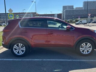2018 Kia Sportage IV Рестайлинг, красный, 1650000 рублей, вид 4