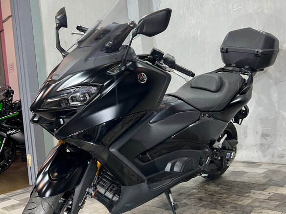2023 Yamaha TMAX, чёрный, 1295000 рублей - вид 3
