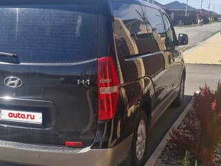 2010 Hyundai H-1 II, чёрный, 1400000 рублей, вид 3