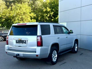 2016 Chevrolet Tahoe IV, серебристый, 3120000 рублей, вид 4