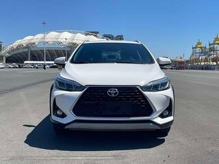 2023 Toyota Yaris L X XP150 Рестайлинг, белый, 1010000 рублей, вид 3