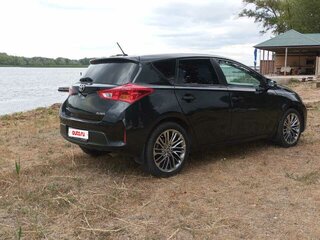 2013 Toyota Auris II, чёрный, 985000 рублей, вид 2