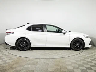 2020 Toyota Camry VIII (XV70), белый, 2450000 рублей, вид 4