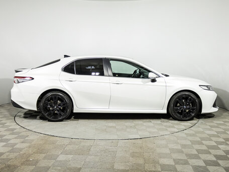 2020 Toyota Camry VIII (XV70), белый, 2450000 рублей, вид 4