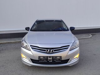2014 Hyundai Solaris I Рестайлинг, серебристый, 929000 рублей, вид 2
