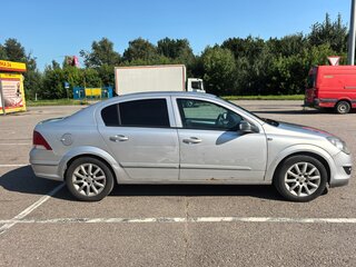 2009 Opel Astra H Рестайлинг, серебристый, 330000 рублей, вид 3