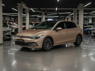 2021 Volkswagen Golf VIII, золотистый, 2440000 рублей, вид 1