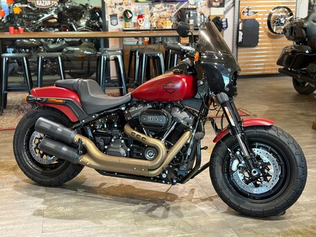 2021 Harley-Davidson Fat Bob, красный, 2100000 рублей, вид 1