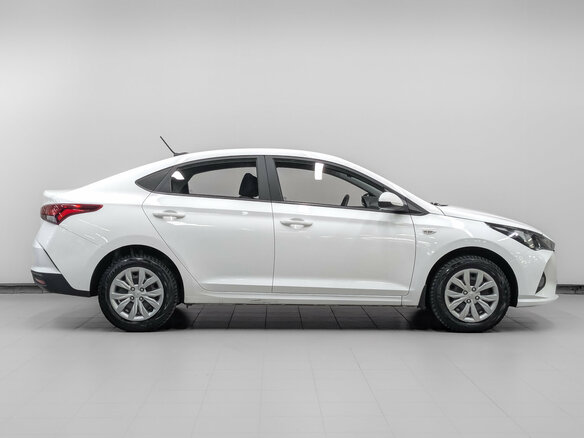 2022 Hyundai Solaris II Рестайлинг, белый, 1460000 рублей - вид 3