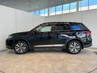 2020 Mitsubishi Outlander III Рестайлинг 3, чёрный, 2300000 рублей, вид 2