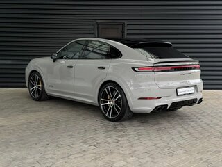 2026 Porsche Cayenne GTS Coupé III Рестайлинг, серый, 30000000 рублей, вид 3
