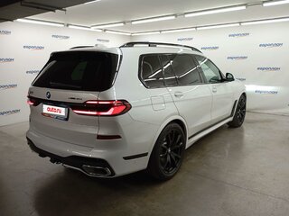 2022 BMW X7 40i I (G07) Рестайлинг, белый, 11500000 рублей, вид 3