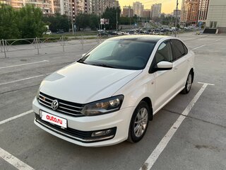 2018 Volkswagen Polo V Рестайлинг, белый, 999999 рублей, вид 1