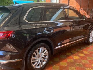 2018 Volkswagen Touareg III, чёрный, 5500000 рублей, вид 5