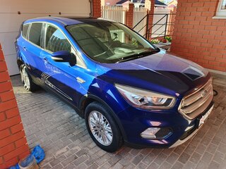2017 Ford Kuga II Рестайлинг, синий, 1490000 рублей, вид 1