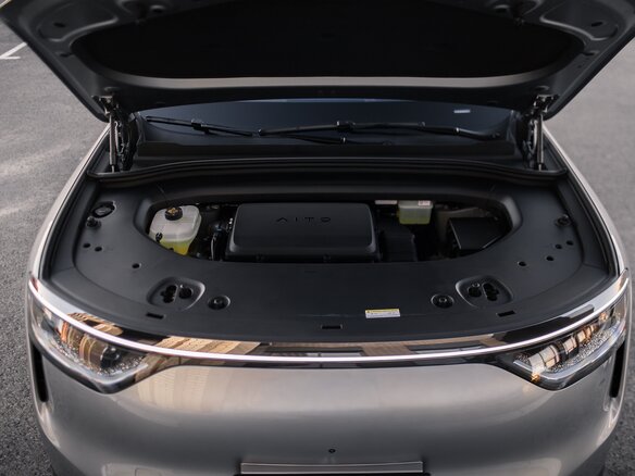 2025 Aito M8 53.4 kWh I, серебристый, 8000000 рублей - вид 39