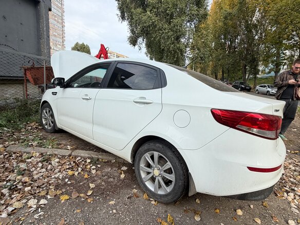 2016 Kia Rio III Рестайлинг, белый, 850000 рублей - вид 5