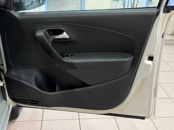2012 Volkswagen Polo V, серебристый, 780000 рублей - вид 15