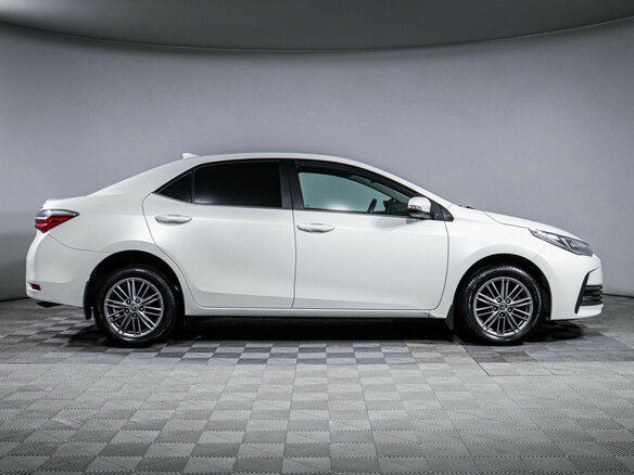 2017 Toyota Corolla XI (E160, E170, E180) Рестайлинг 1, белый, 1725000 рублей - вид 3
