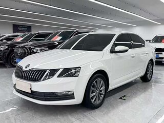 2022 Skoda Octavia III (A7) Рестайлинг, белый, 1380000 рублей, вид 3